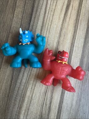 2 Moose Toys Heroes of Goo Jit Zu action figures